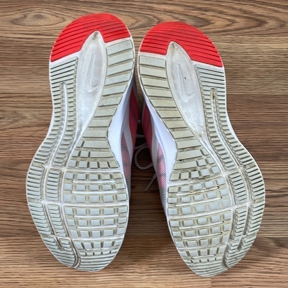 Nike Quest running sneakers. Size 10 - Picture 3 of 9